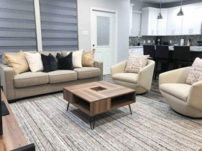 King bed in gated community, 1300 sqft home